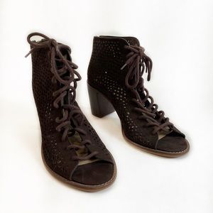 Vince Camuto Vince Tie Up Heels | Brown | Size 9